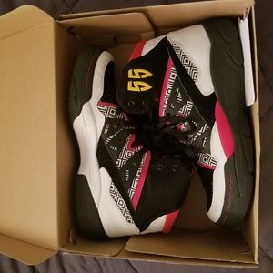 Adidas Dikembe Mutombos 2013